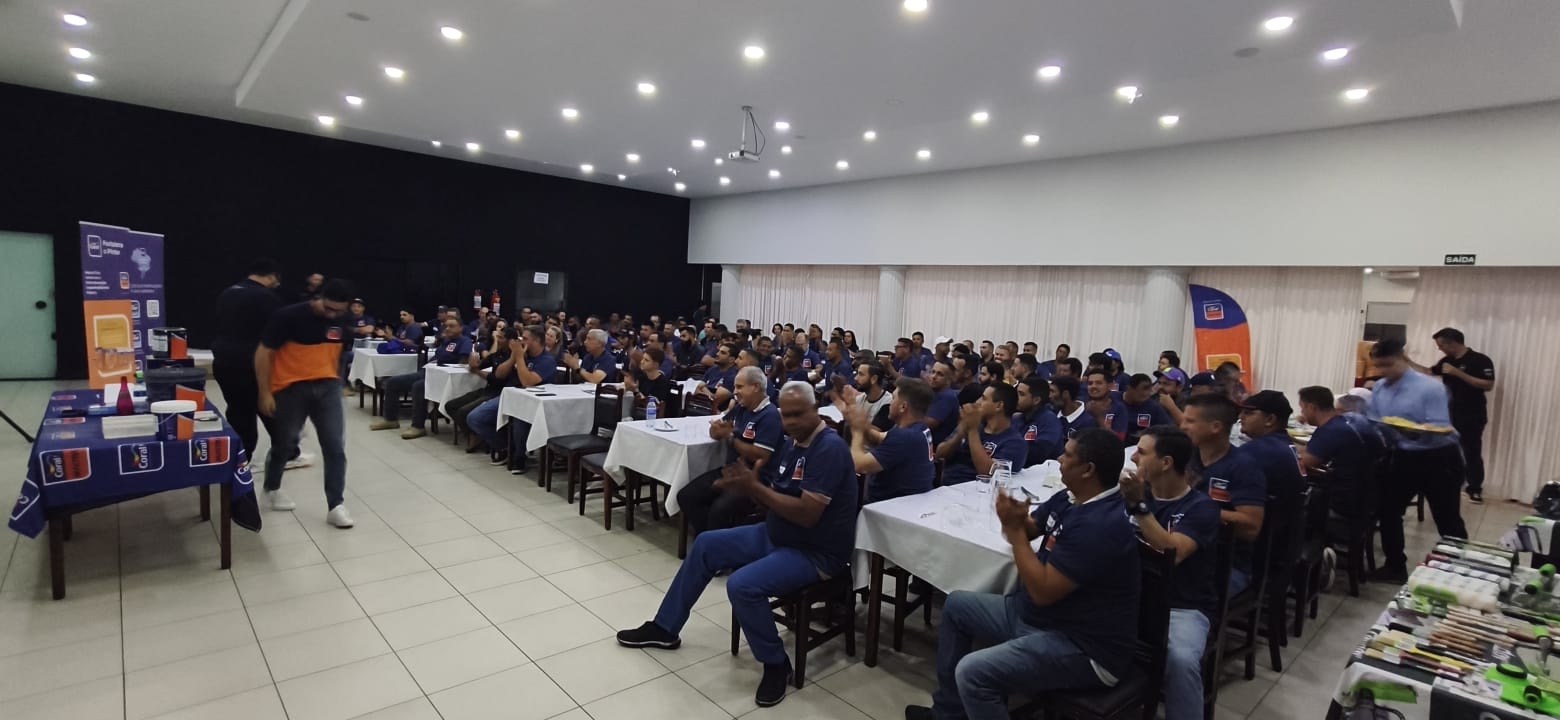 Profissionais e clientes no encontro de Bauru, em 24/09.