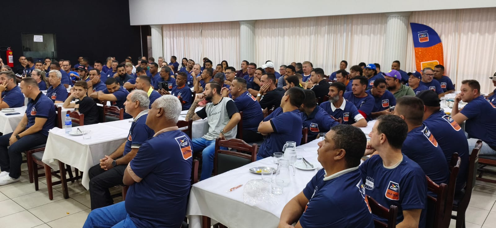 Público acompanha a apresentação em Bauru.